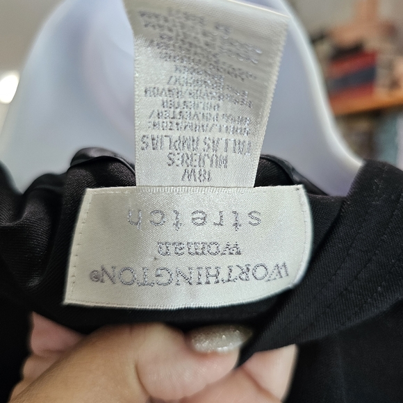 Womens size 18W Worthing Womens Stretch Blazer. Black - Picture 4 of 4